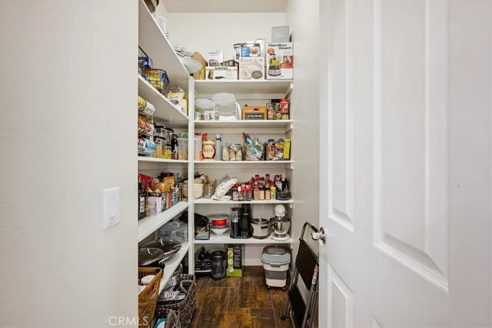Kitchen Walk-in pantry