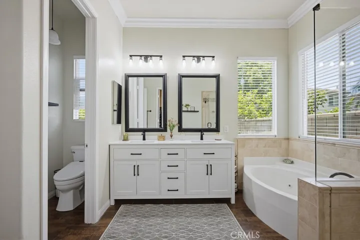 Ensuite primary bathroom