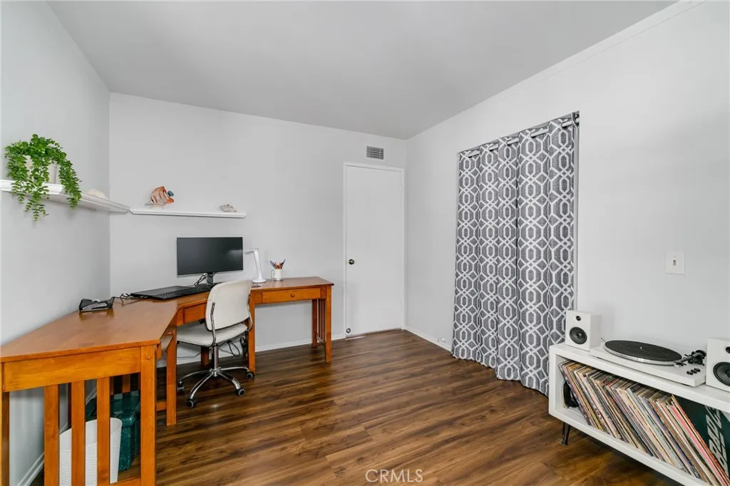 4th bedroom currently use as home office