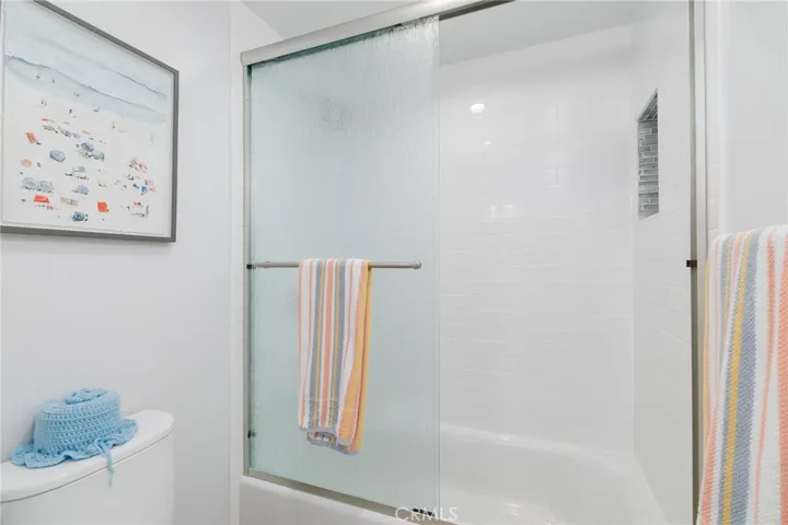Hallway​​‌​​​​‌​​‌‌​​‌​​​‌‌​​​‌​​‌‌​​‌‌​​‌‌​​​​ bath
