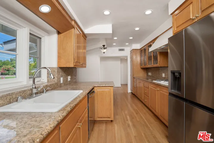 5360 Bothwell Road, Tarzana, California 91356