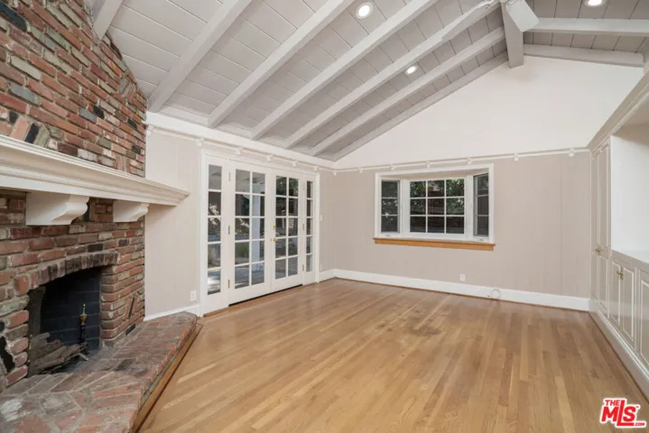 5360 Bothwell Road, Tarzana, California 91356