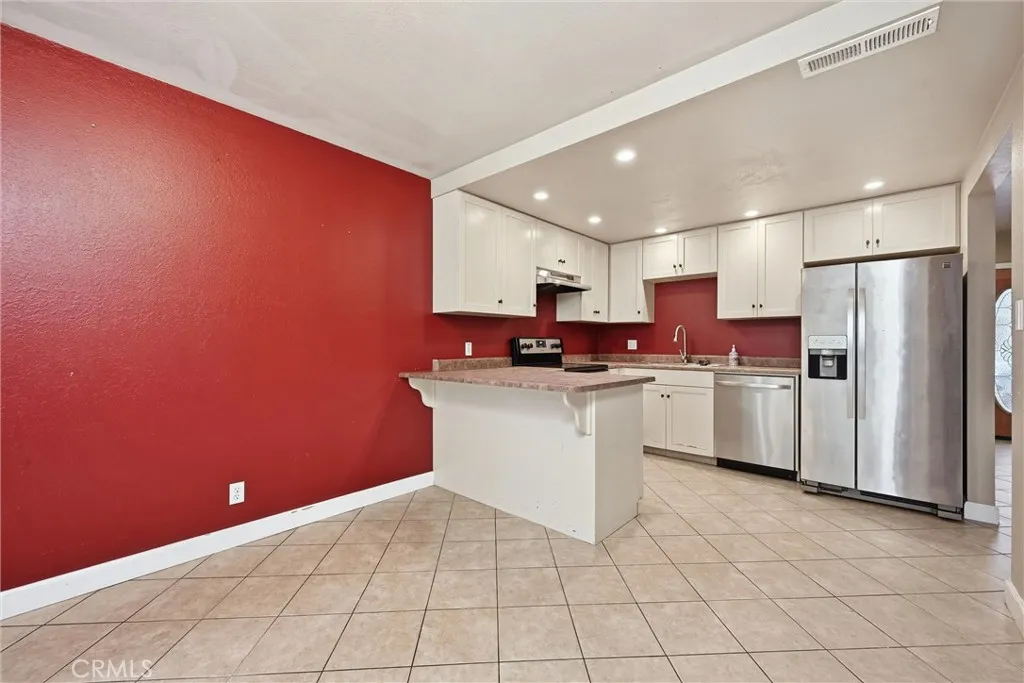 Dining/Kitchen Dining/Kitchen