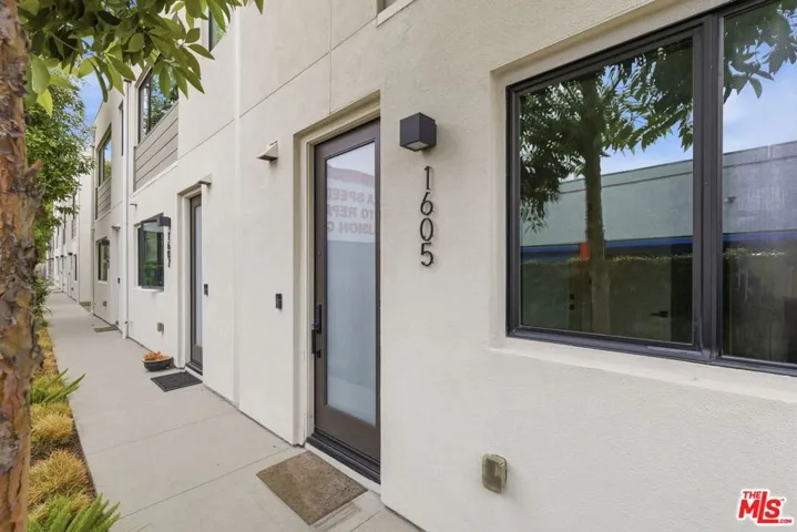 1605 N Arla Way, Los Angeles, California 90041