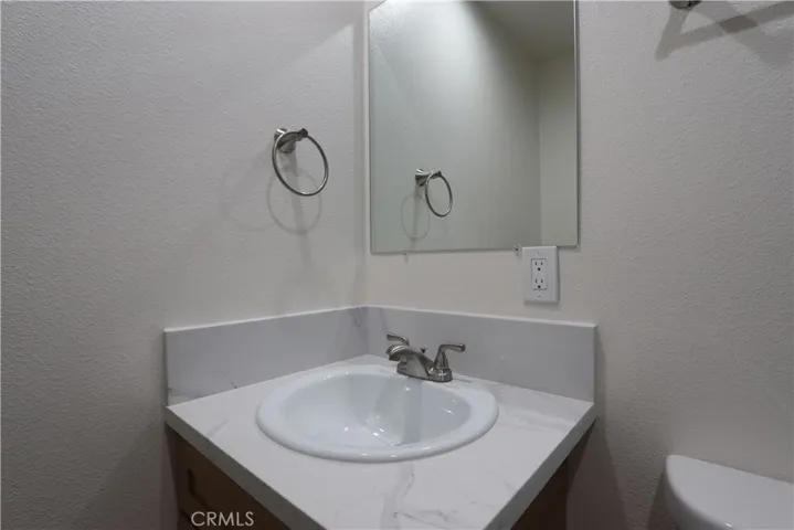 Bath next to 2nd downstairs br