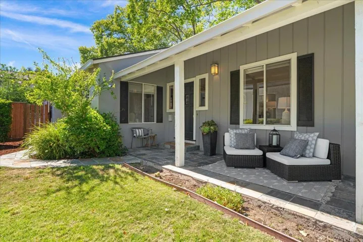 991 Lincoln Avenue, Palo Alto, California 94301