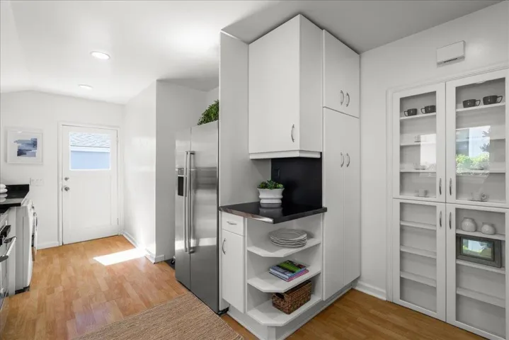 991 Lincoln Avenue, Palo Alto, California 94301