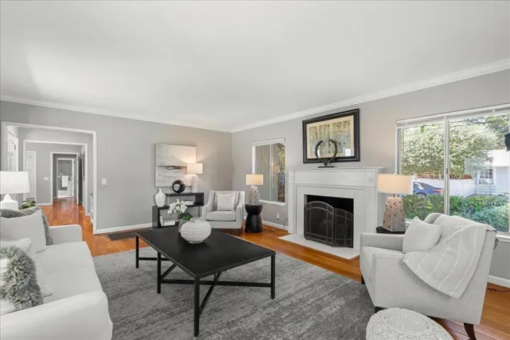 991 Lincoln Avenue, Palo Alto, California 94301
