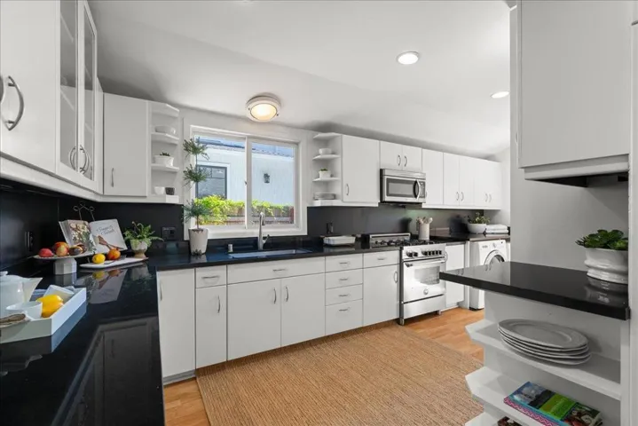 991 Lincoln Avenue, Palo Alto, California 94301