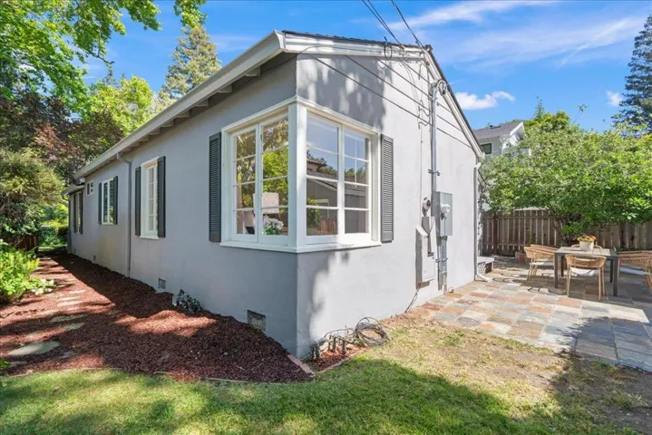 991 Lincoln Avenue, Palo Alto, California 94301