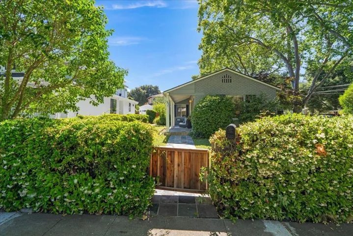 991 Lincoln Avenue, Palo Alto, California 94301