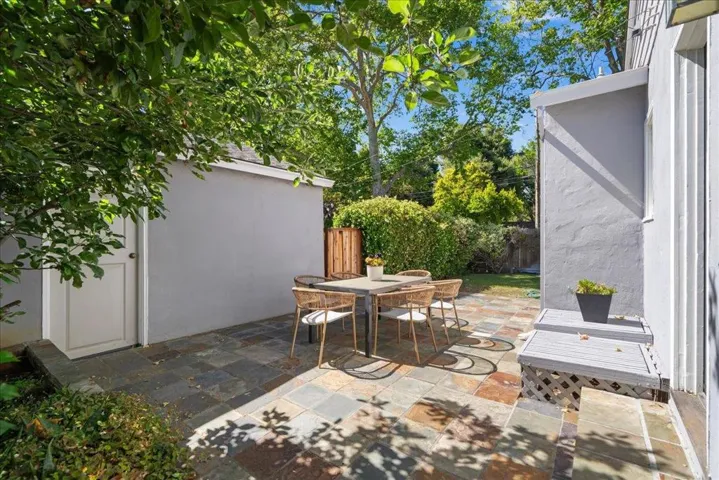 991 Lincoln Avenue, Palo Alto, California 94301