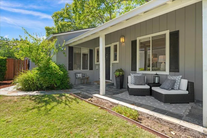 991 Lincoln Avenue, Palo Alto, California 94301