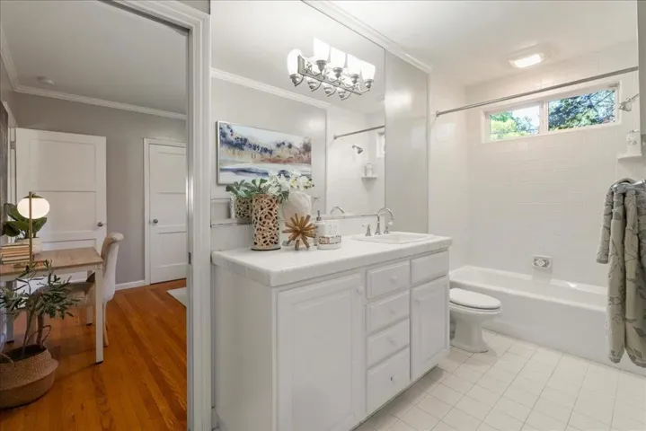 991 Lincoln Avenue, Palo Alto, California 94301