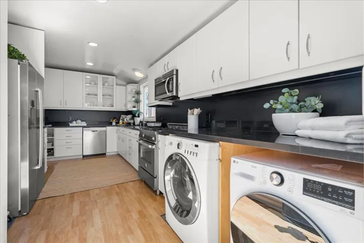 991 Lincoln Avenue, Palo Alto, California 94301