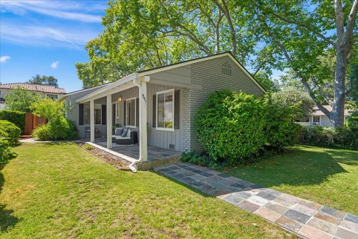 991 Lincoln Avenue, Palo Alto, California 94301