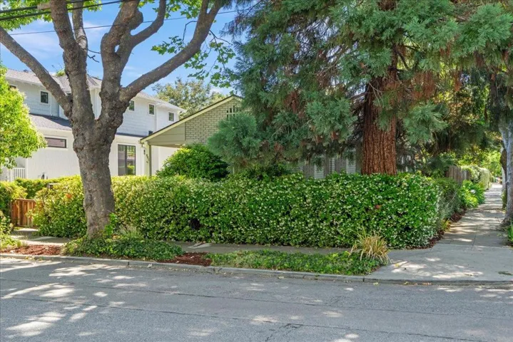 991 Lincoln Avenue, Palo Alto, California 94301
