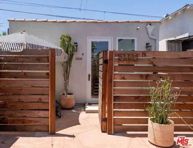 1843 S Highland Avenue, Los Angeles, California 90019