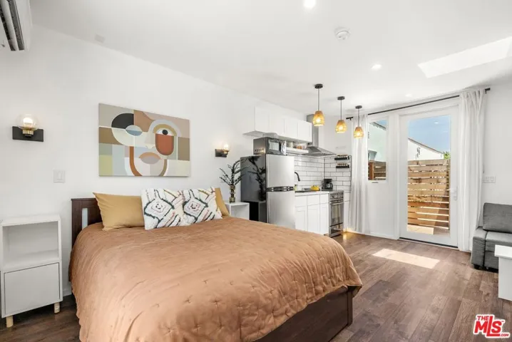 1843 S Highland Avenue, Los Angeles, California 90019