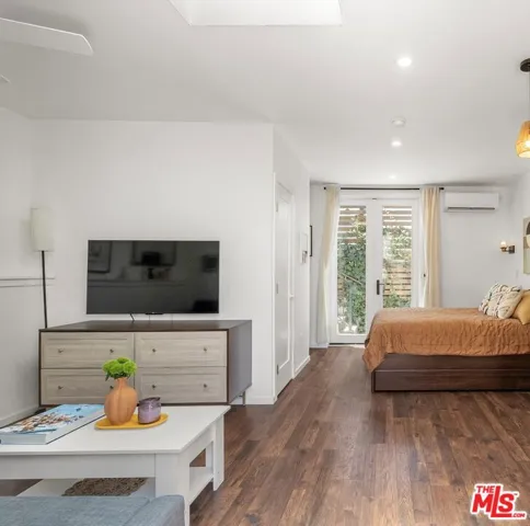 1843 S Highland Avenue, Los Angeles, California 90019