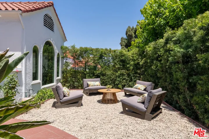 1843 S Highland Avenue, Los Angeles, California 90019