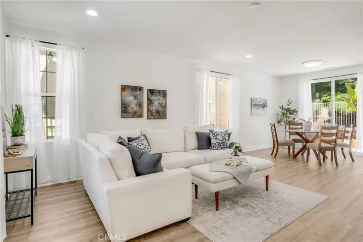 Living/Dining 2