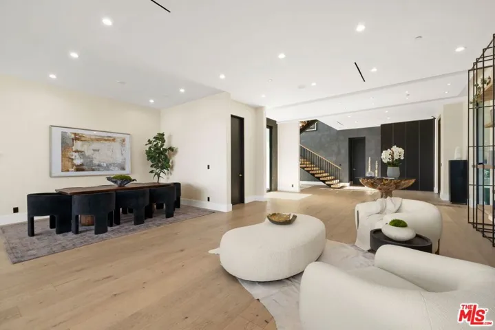 1754 Clear View Drive, Beverly Hills, California 90210