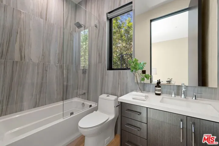 1754 Clear View Drive, Beverly Hills, California 90210