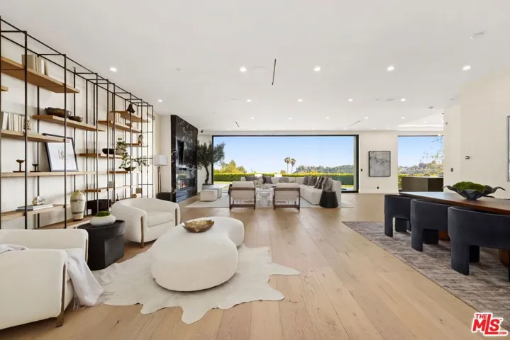 1754 Clear View Drive, Beverly Hills, California 90210