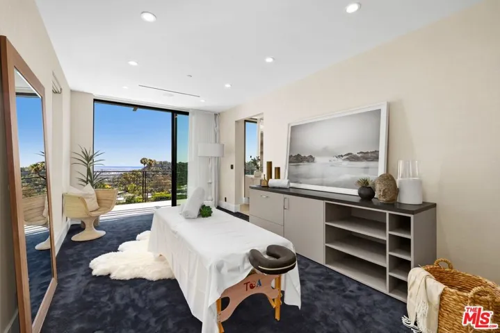 1754 Clear View Drive, Beverly Hills, California 90210