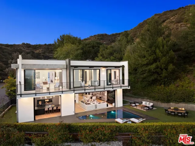 1754 Clear View Drive, Beverly Hills, California 90210