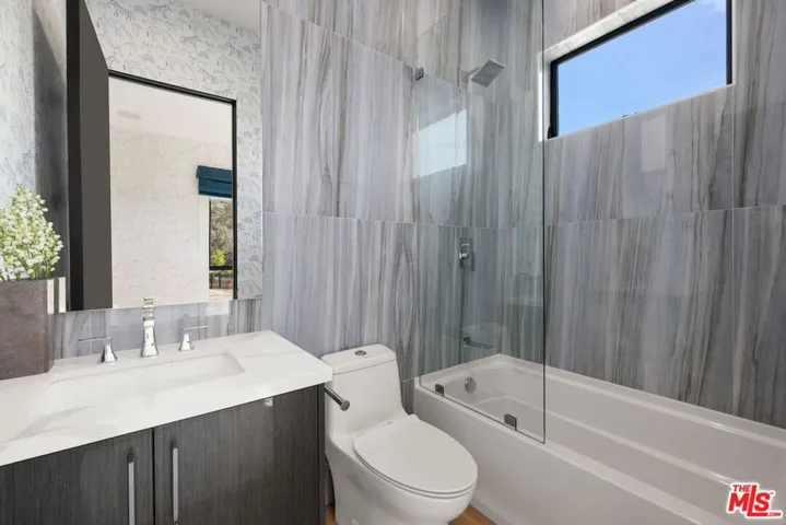 1754 Clear View Drive, Beverly Hills, California 90210