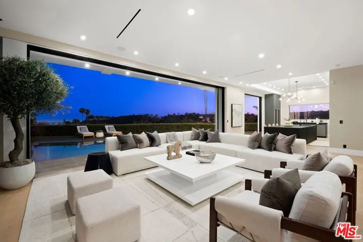 1754 Clear View Drive, Beverly Hills, California 90210