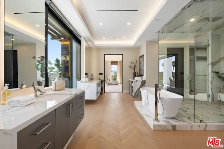 1754 Clear View Drive, Beverly Hills, California 90210