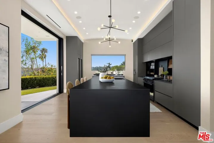 1754 Clear View Drive, Beverly Hills, California 90210