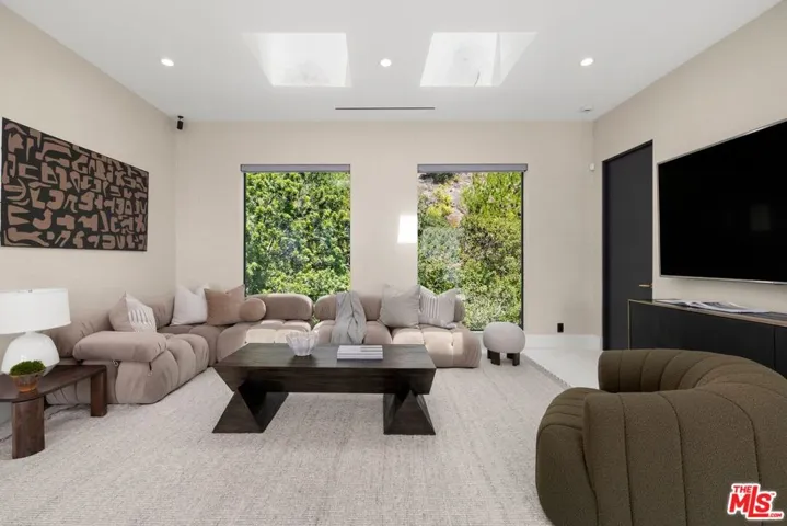 1754 Clear View Drive, Beverly Hills, California 90210