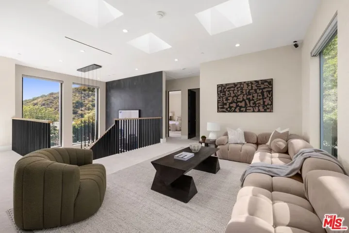 1754 Clear View Drive, Beverly Hills, California 90210