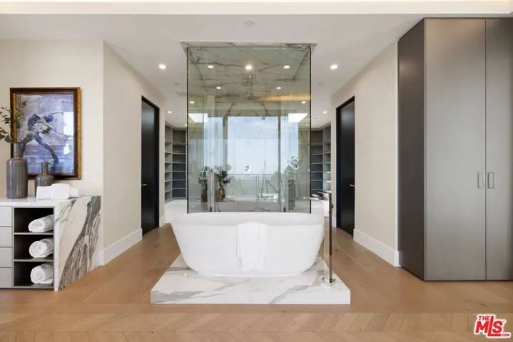 1754 Clear View Drive, Beverly Hills, California 90210