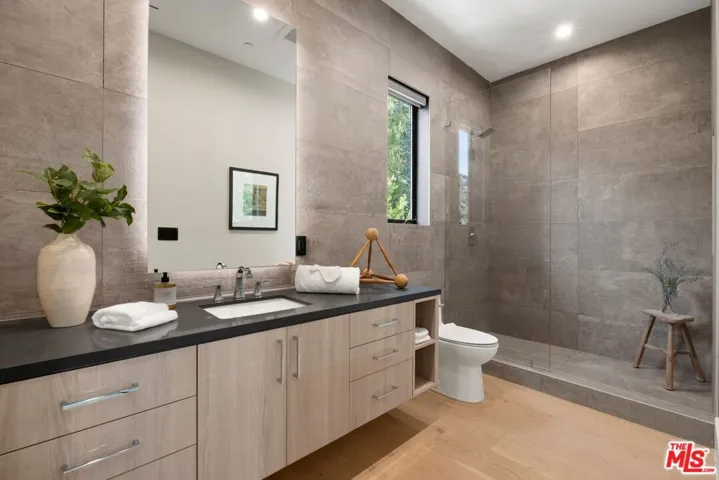 1754 Clear View Drive, Beverly Hills, California 90210