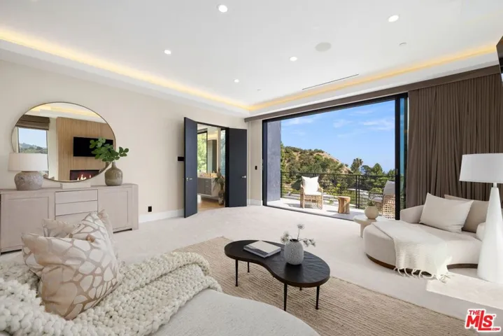 1754 Clear View Drive, Beverly Hills, California 90210