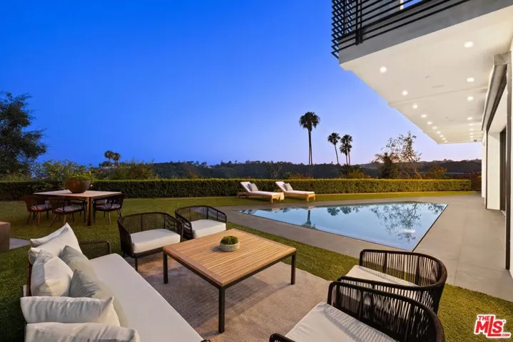1754 Clear View Drive, Beverly Hills, California 90210