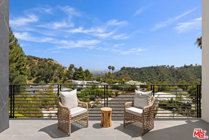 1754 Clear View Drive, Beverly Hills, California 90210