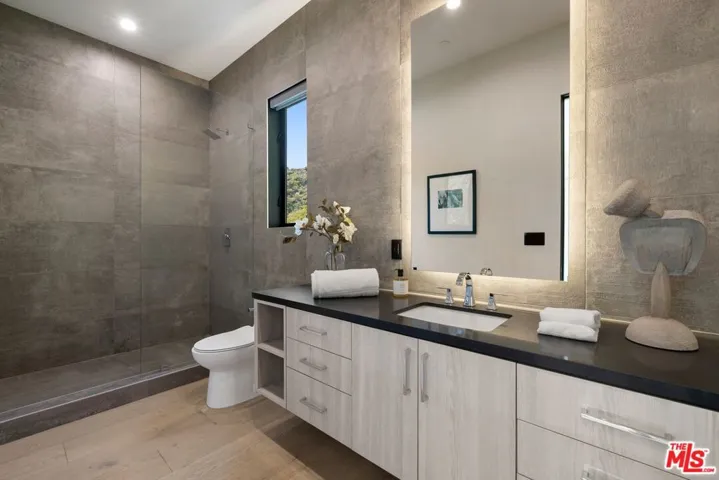 1754 Clear View Drive, Beverly Hills, California 90210