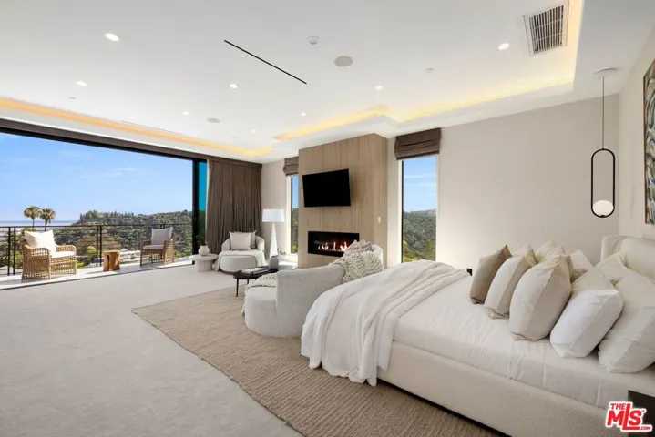 1754 Clear View Drive, Beverly Hills, California 90210