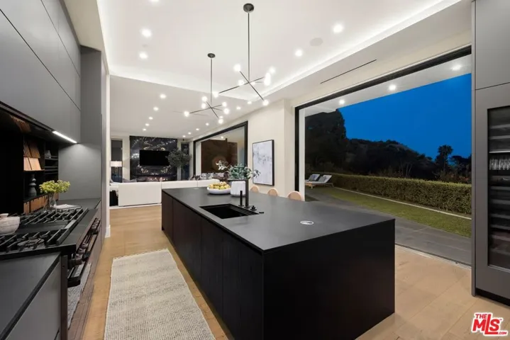 1754 Clear View Drive, Beverly Hills, California 90210