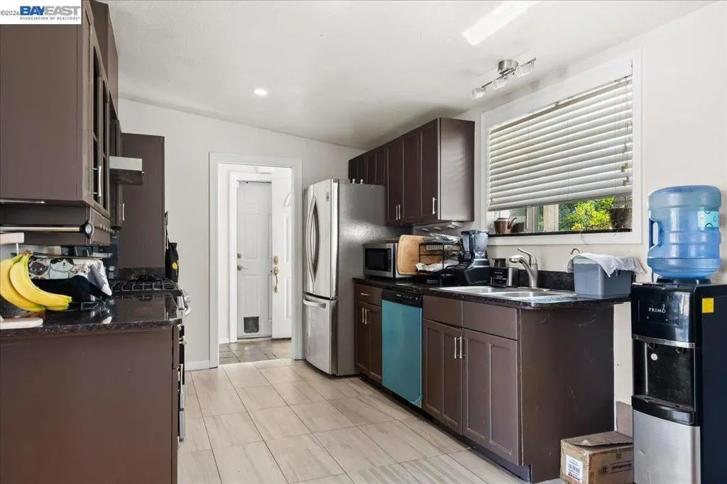 30544 HOYLAKE ST. HAYWARD, CA 94544