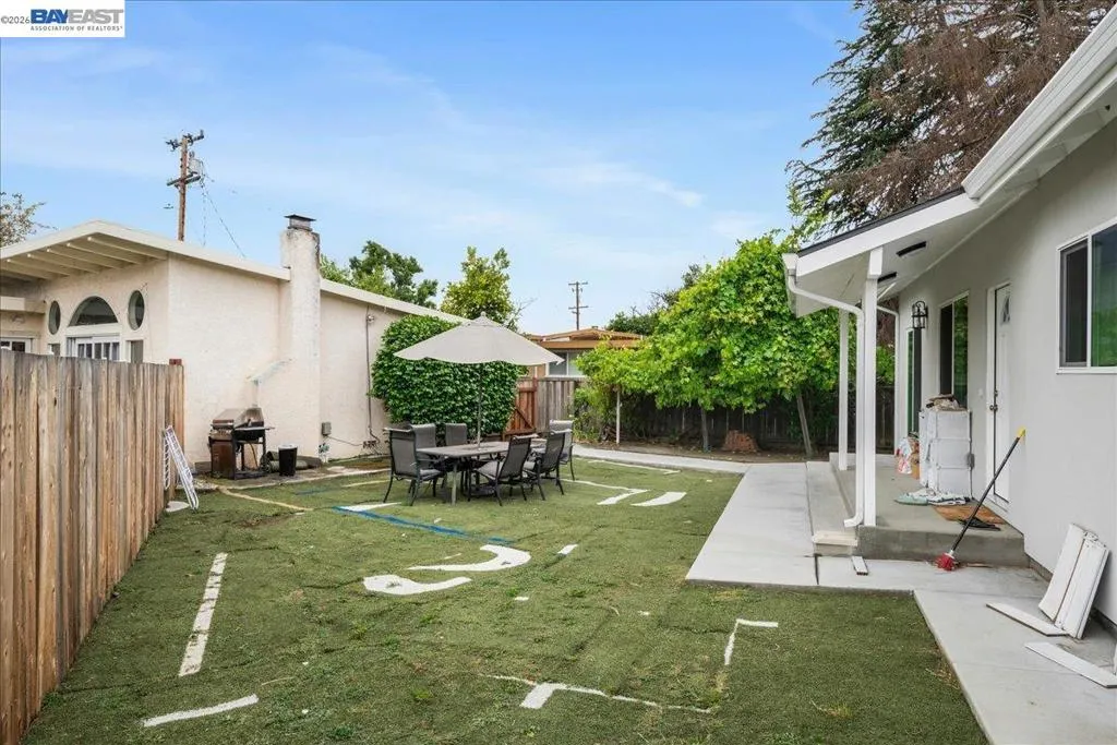 30548 HOYLAKE ST. HAYWARD CA 94544