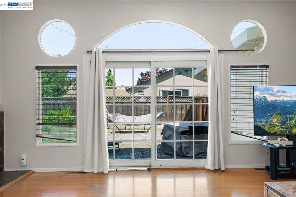 30544 HOYLAKE ST. HAYWARD, CA 94544