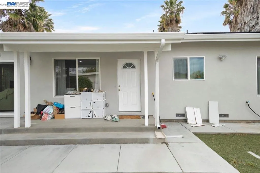 30548 HOYLAKE ST. HAYWARD CA 94544