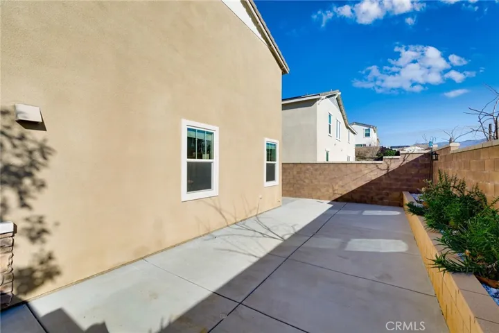 16746 Stags Leap Ln, Fontana, California 92336